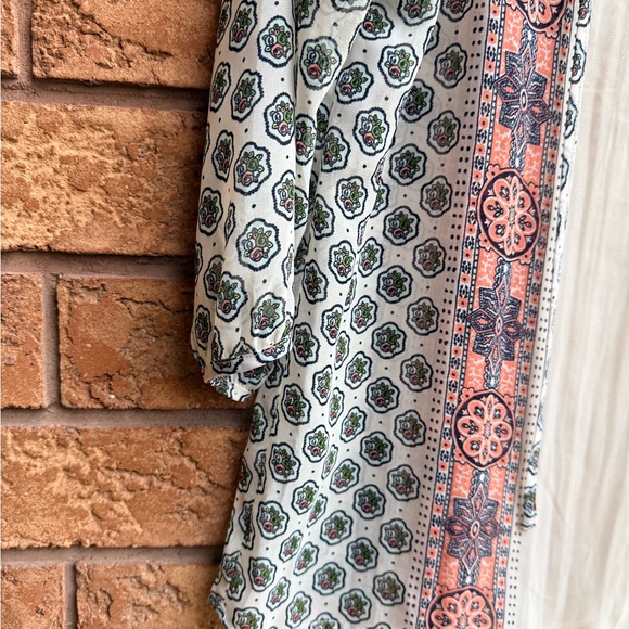 4/$25 • Old Navy Geometric Sheer Blouse - Picture 2 of 4